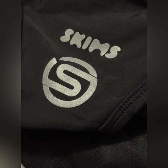 SKIMS Performance RACER Back Tank - Picture 5 of 6